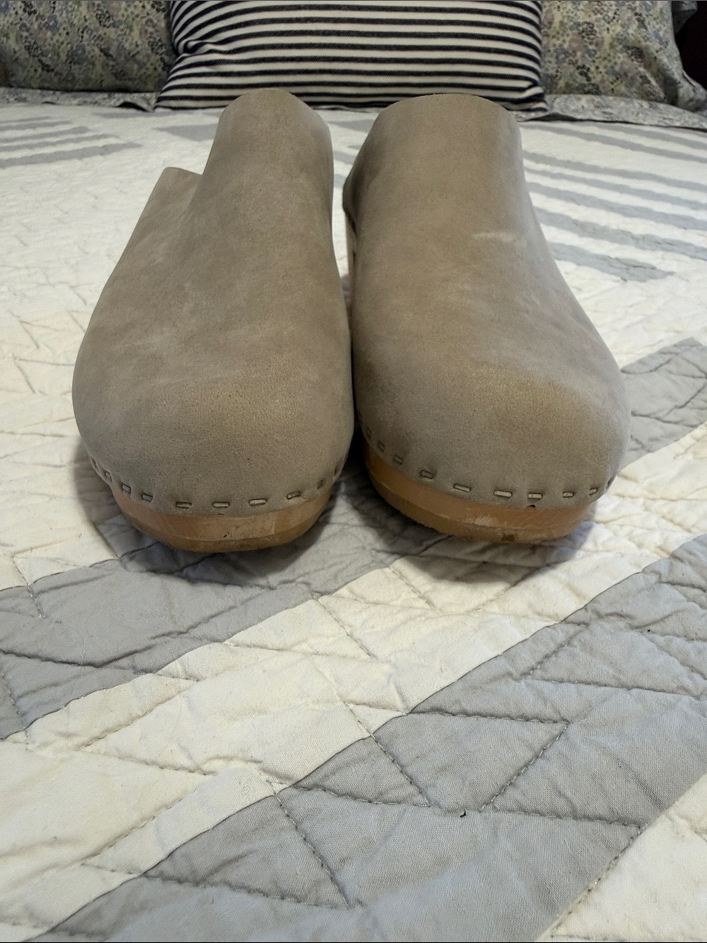 Bryr Women's Neutral Suede Slip-On Mules - Gray (38) - Picture 4 of 7